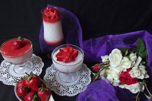 Budincă de tapioca cu căpşuni