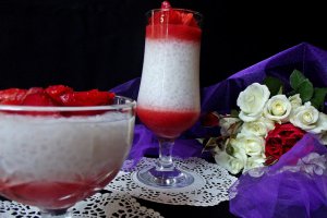 Budincă de tapioca cu căpşuni