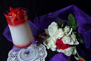 Budincă de tapioca cu căpşuni
