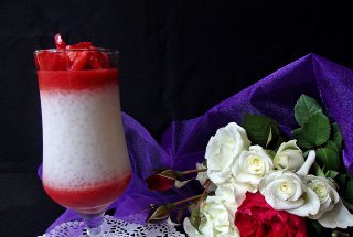 Budincă de tapioca cu căpşuni