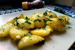 Cartofi noi (la tuci)