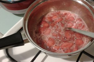 Prajitura cu crema de branza si capsuni