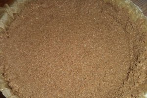 Tarta dietetica cu branza,iaurt,seminte de chia si capsuni