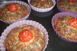 Tarte dietetice cu sunca,branza,seminte de chia si ou la cuptor