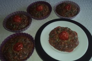 Tarte dietetice cu sunca,branza,seminte de chia si ou la cuptor