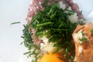 Chiftelute de carne cu maioneza si ceapa