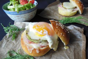 Sandwich-uri cu chifle la cuptor