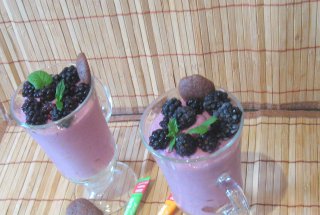 Inghetata rapida cu mure si green sugar