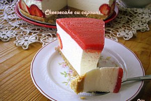 Cheesecake cu capsuni si ciocolata alba
