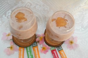 Milkshake cu visine si sorbet de caise