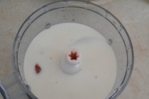 Milkshake cu visine si sorbet de caise