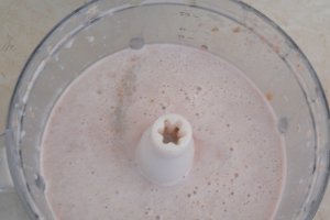 Milkshake cu visine si sorbet de caise