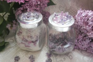 Petale de liliac cristalizate