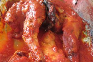 Carne de iepure la cuptor cu sos rosu