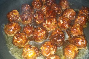 Frigarui japoneze Tsukune teriyaki