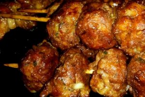 Frigarui japoneze Tsukune teriyaki