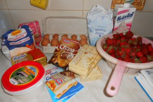 Prajitura cu crema de capsuni