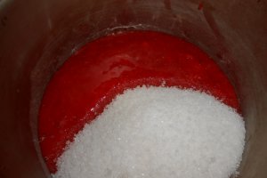 Prajitura cu crema de capsuni
