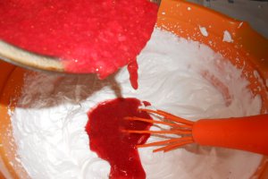 Prajitura cu crema de capsuni