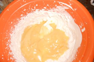 Prajitura cu crema de capsuni