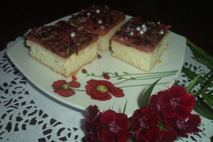 Pandispan cu jeleu de capsuni si menta