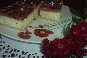 Pandispan cu jeleu de capsuni si menta