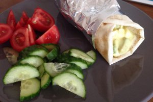 Salata dietetica cu ou si avocado