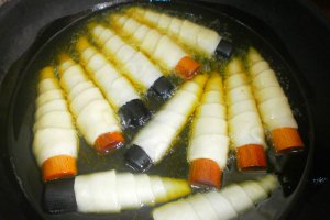 Rulouri-aperitiv umplute cu branza si verdeata