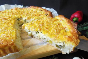 Tarta cu branzeturi si crusta de porumb cu oua
