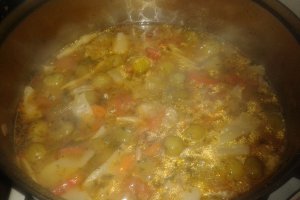 Ciorba de fasole verde acrita cu zarzane