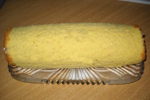 Rulada cu mousse de capsuni si green sugar