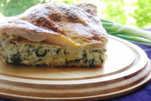 Placinta cu ceapa verde