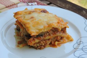 Lasagna cu sos bolognese si vinete