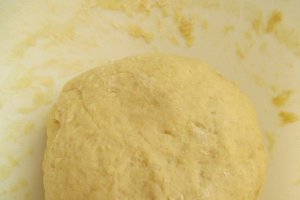 Cornuri pufoase cu gem de cirese