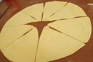 Cornuri pufoase cu gem de cirese