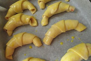 Cornuri pufoase cu gem de cirese