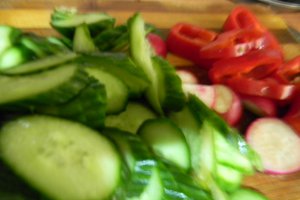 Salata de fasole boabe cu carnaciori