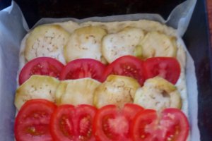 Tarta cu vinete si rosii