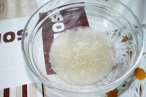 Panna cotta cu sos de capsuni