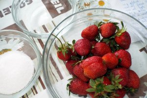 Panna cotta cu sos de capsuni