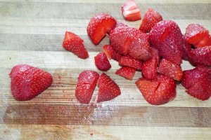 Panna cotta cu sos de capsuni