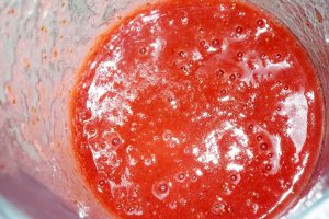 Panna cotta cu sos de capsuni