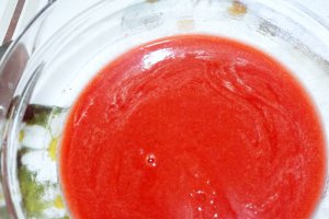 Panna cotta cu sos de capsuni