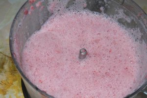 Smoothie cu capsuni si rubarba