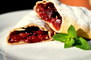 Strudel cu cirese