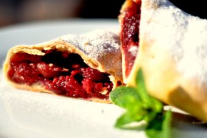 Strudel cu cirese