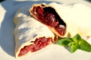 Strudel cu cirese