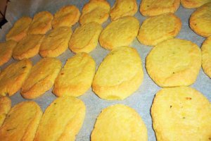 Biscuiti rustici cu branza si rozmarin