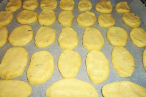 Biscuiti rustici cu branza si rozmarin
