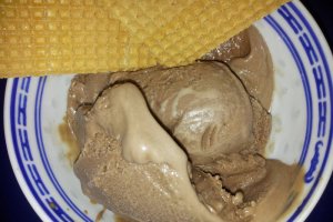 Inghetata cremoasa cu cacao si ciocolata